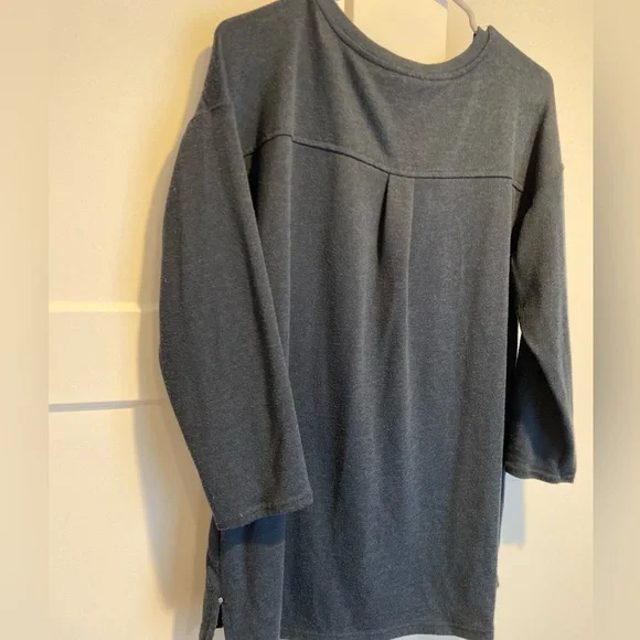 Navy blue 3/4 sleeve top - Picture 3 of 3